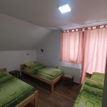 Bed and Breakfast Domacinstvo Kod Gere Crni Vrh Zimmer foto