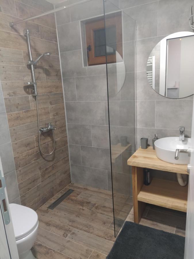 Bed and Breakfast Domacinstvo Kod Gere Crni Vrh Exterior foto