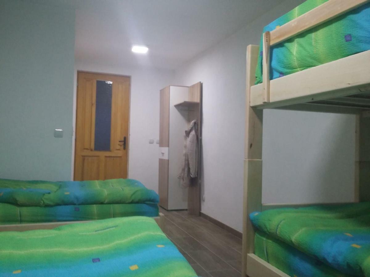 Bed and Breakfast Domacinstvo Kod Gere Crni Vrh Exterior foto